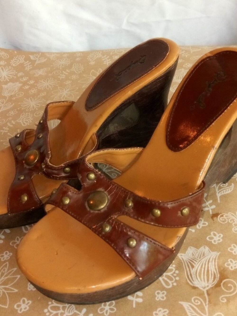 Qupid 6.5 Y2K Clogs Wooden Retro Braded Strap Sandals in Cognac